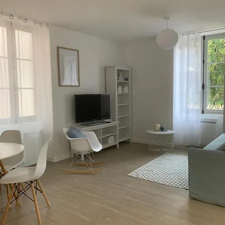 Scandinave Dans Domaine Historique D'exception Vernaison